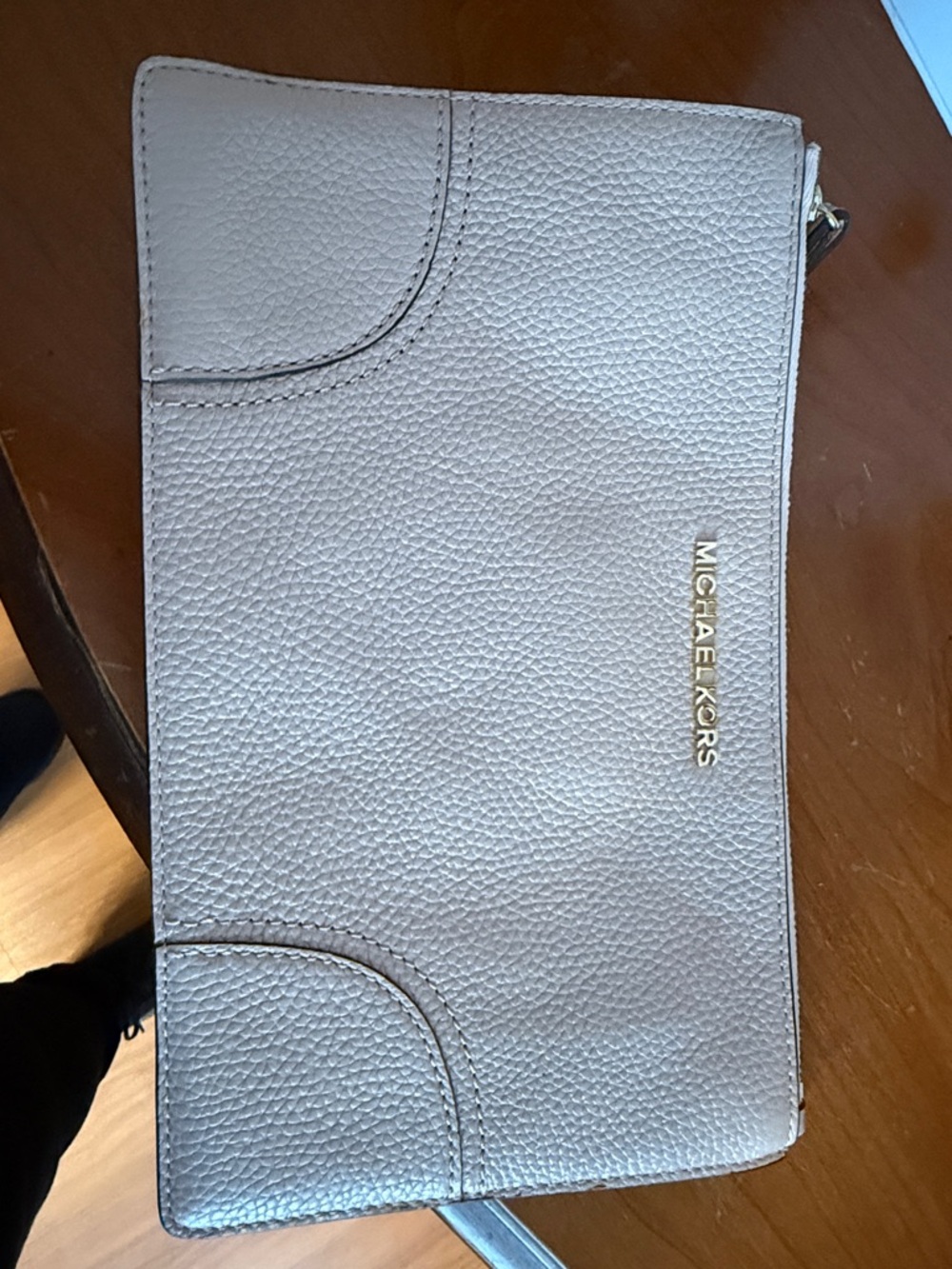 MICHAEL KORS Pebbled Leather Wristlet in Light Gray with Gold Logo